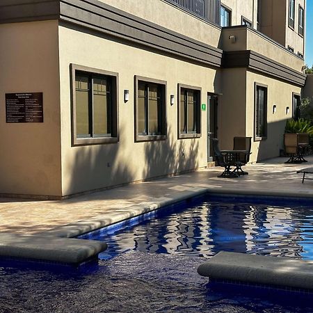 Best Western PREMIER Monterrey Aeropuerto Apodaca Exterior foto The pool at the hotel