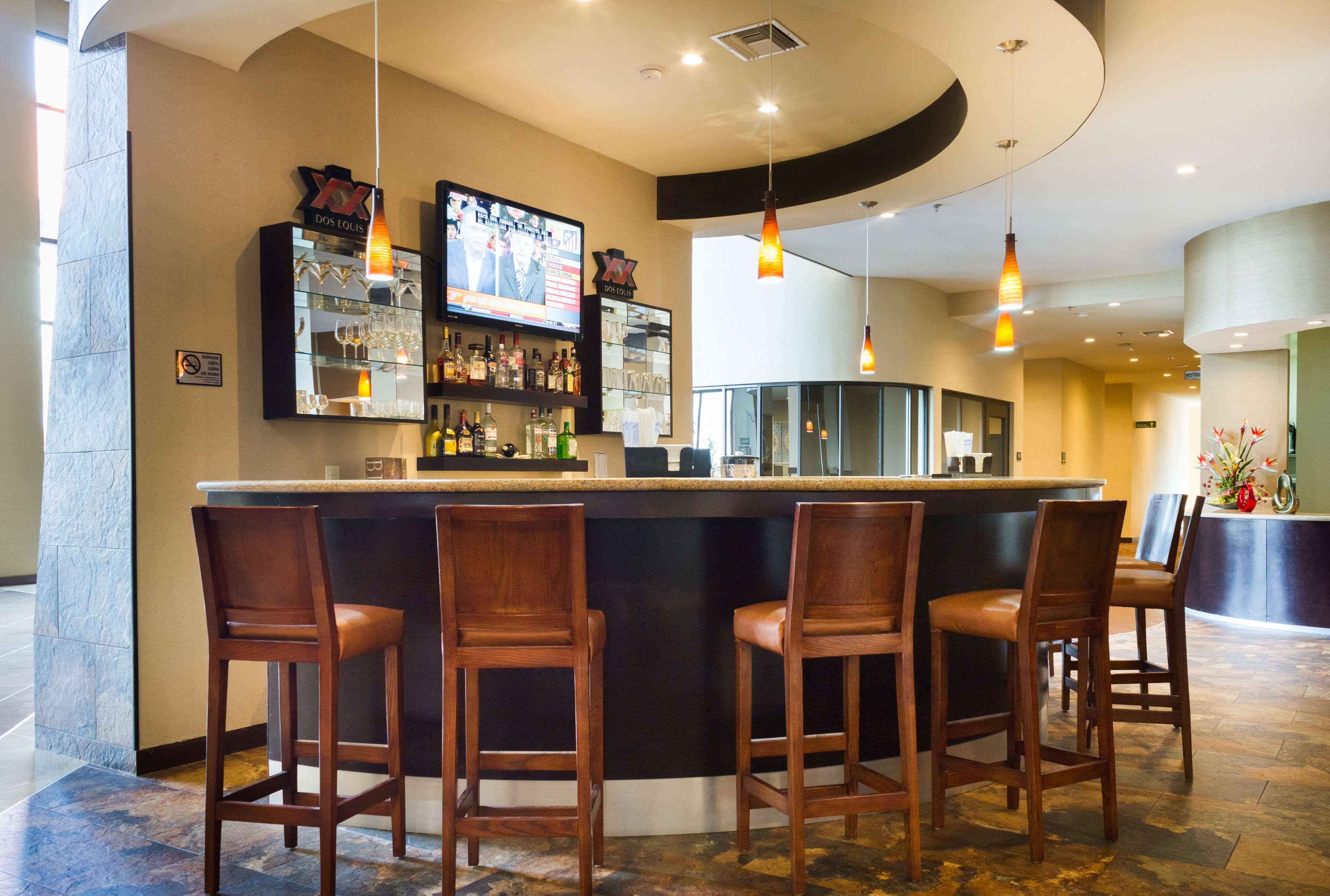 Best Western PREMIER Monterrey Aeropuerto Apodaca Exterior foto The bar at the Westin