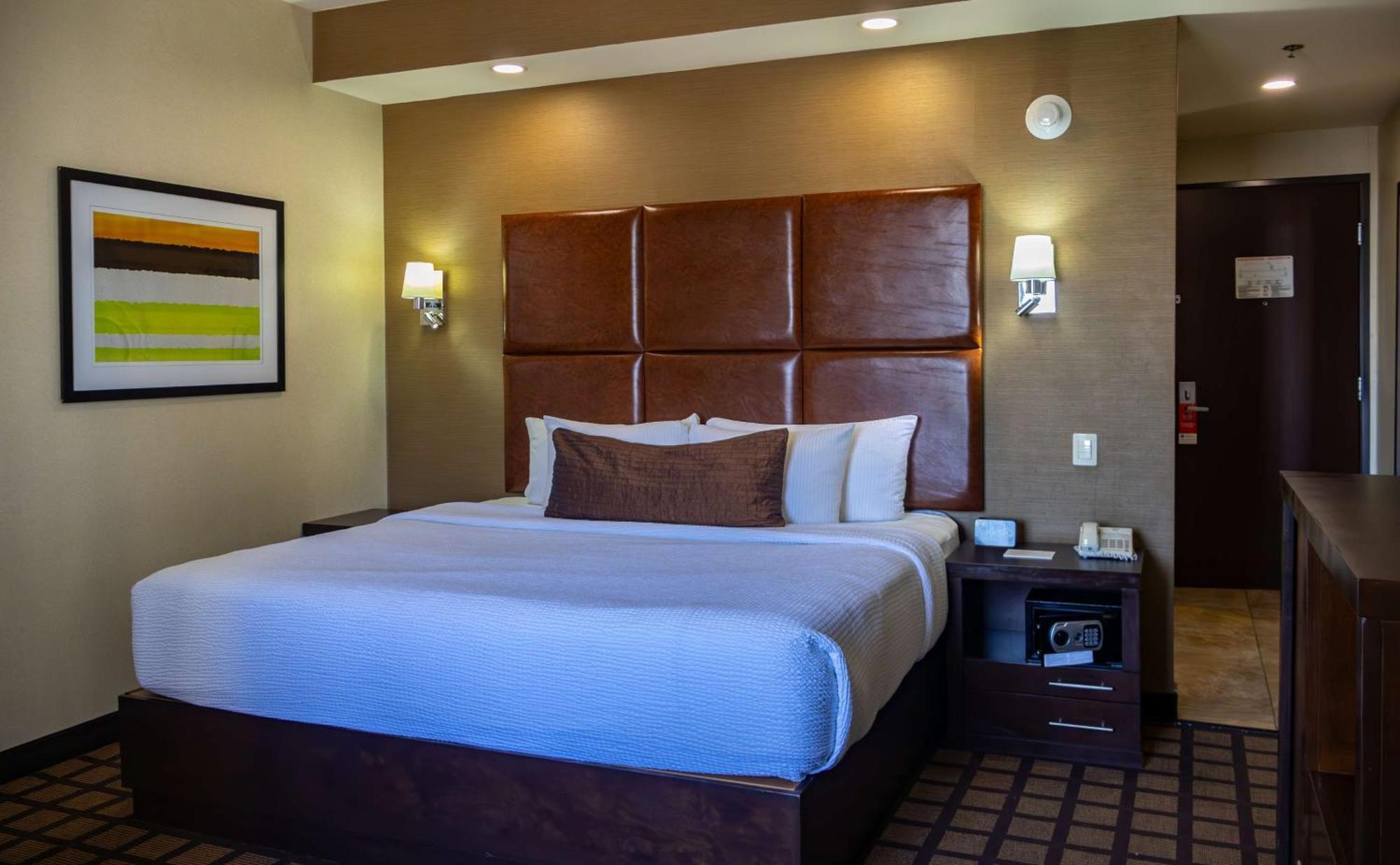 Best Western PREMIER Monterrey Aeropuerto Apodaca Exterior foto A typical room at the Hilton Garden Inn