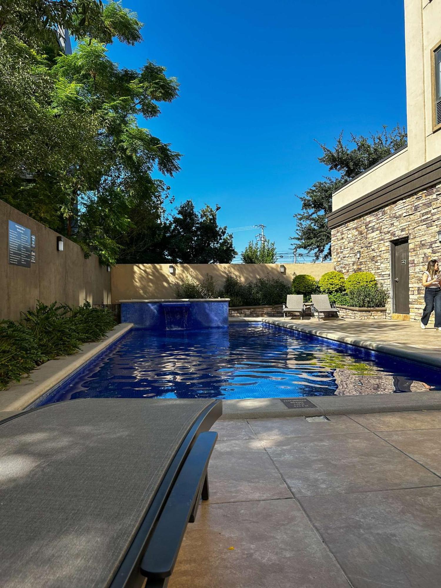 Best Western PREMIER Monterrey Aeropuerto Apodaca Exterior foto 3D rendering of a swimming pool